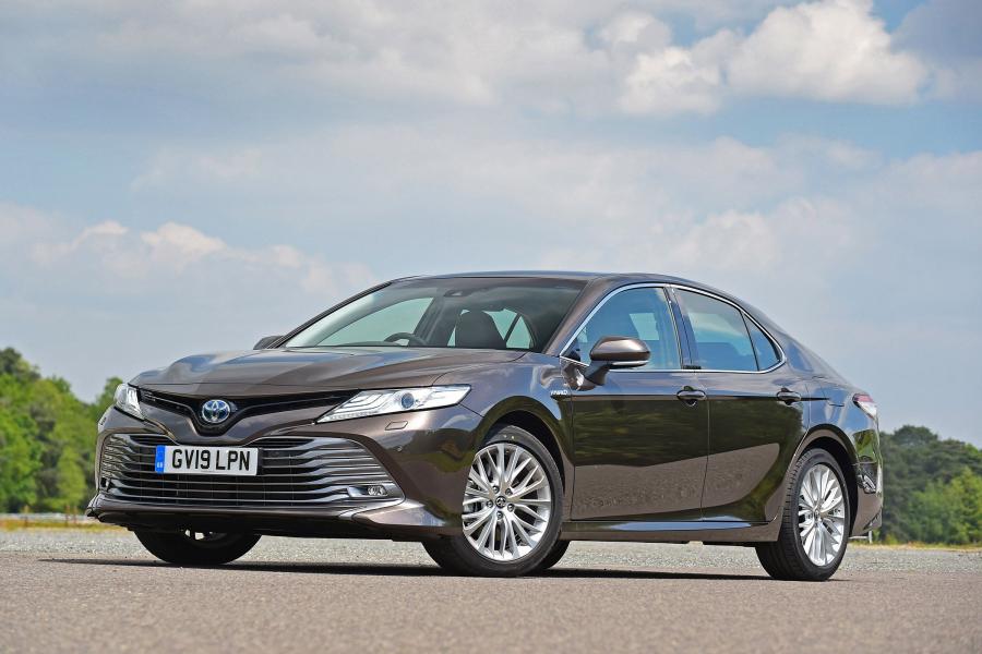 Toyota Camry Hybrid 2019 года  (UK) (фото 39 из 40)